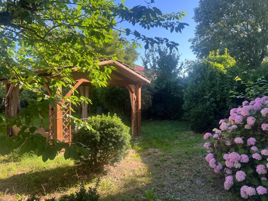 TOULOUSE ROSERAIE - MAISON NEO-BASQUE 4 PIECES - 3 CHAMBRES - JARDIN - GARAGE A RENOVER