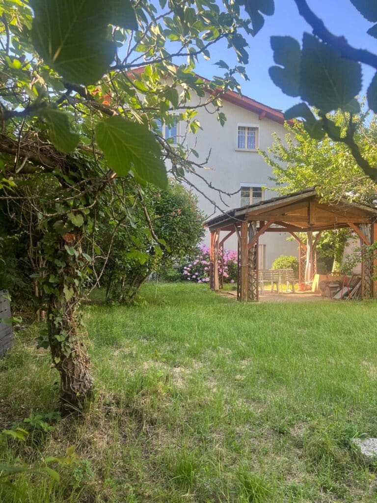 TOULOUSE ROSERAIE - MAISON NEO-BASQUE 4 PIECES - 3 CHAMBRES - JARDIN - GARAGE A RENOVER