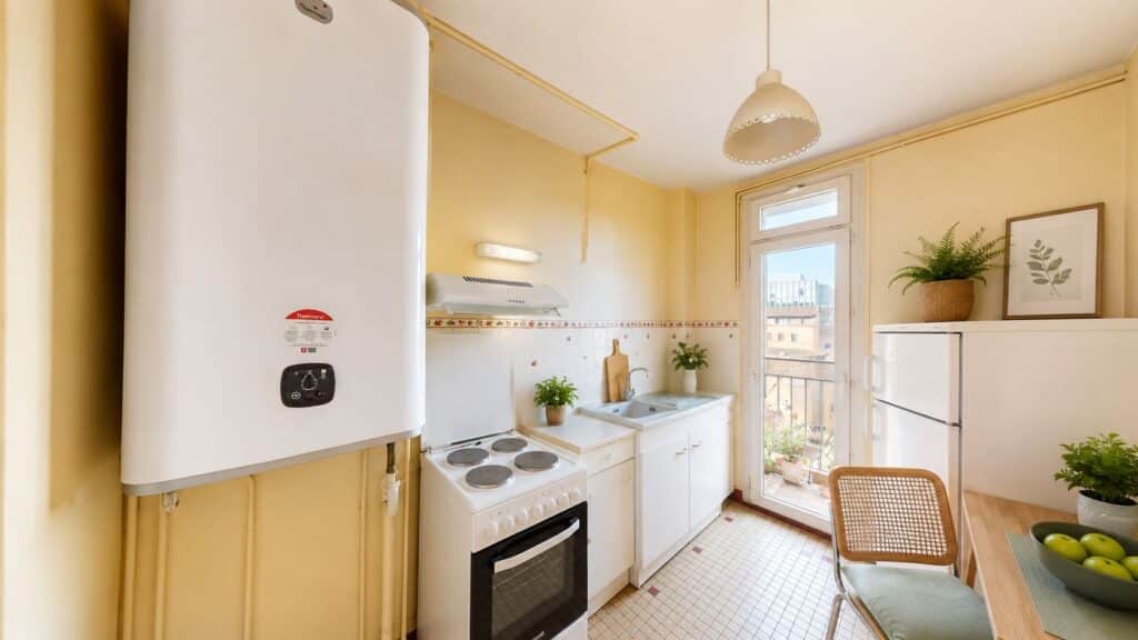 T3 DE 57M2 AVEC ASCENSEUR, BALCON ET CAVE- 19 RUE BAYARD