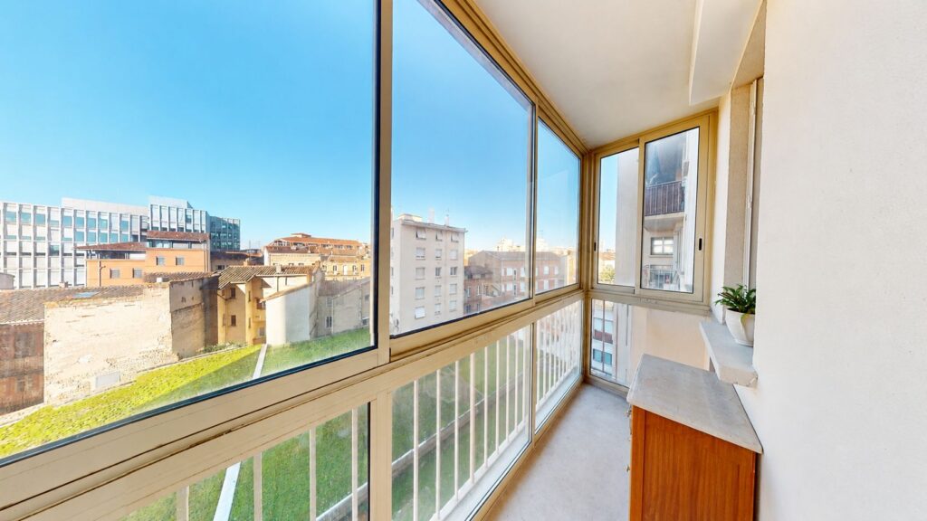 T3 DE 57M2 AVEC ASCENSEUR, BALCON ET CAVE- 19 RUE BAYARD