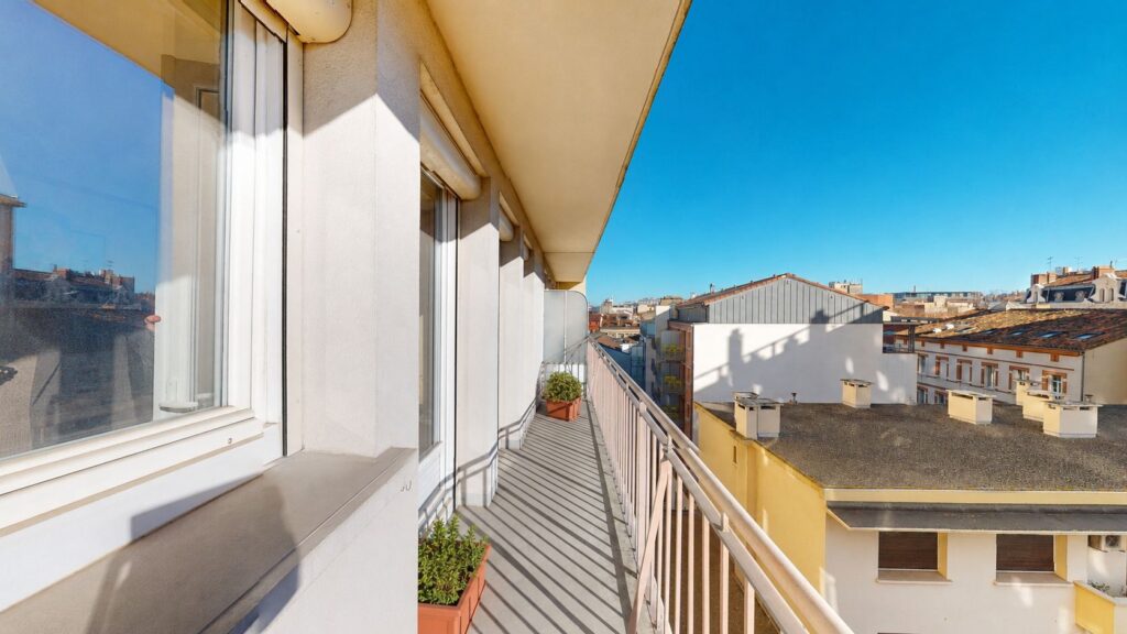 T3 DE 57M2 AVEC ASCENSEUR, BALCON ET CAVE- 19 RUE BAYARD