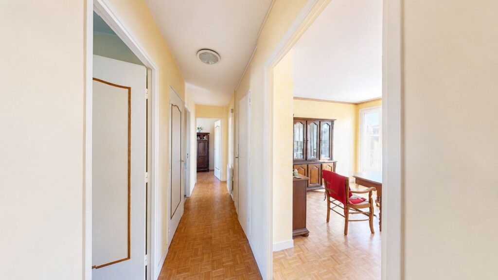 T3 DE 57M2 AVEC ASCENSEUR, BALCON ET CAVE- 19 RUE BAYARD