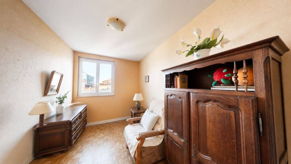 T3 DE 57M2 AVEC ASCENSEUR, BALCON ET CAVE- 19 RUE BAYARD