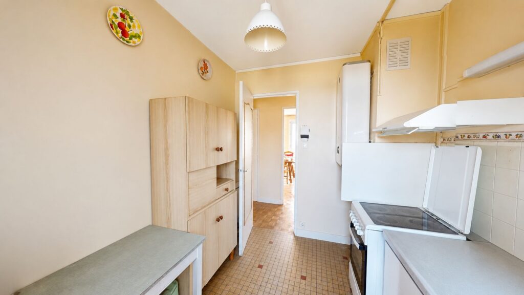 T3 DE 57M2 AVEC ASCENSEUR, BALCON ET CAVE- 19 RUE BAYARD