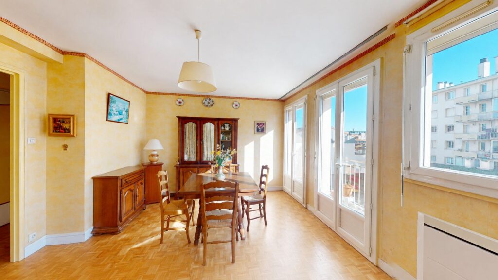 T3 DE 57M2 AVEC ASCENSEUR, BALCON ET CAVE- 19 RUE BAYARD