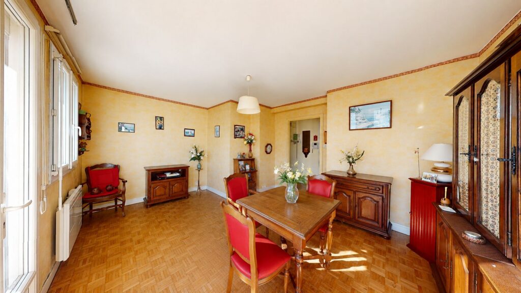 T3 DE 57M2 AVEC ASCENSEUR, BALCON ET CAVE- 19 RUE BAYARD