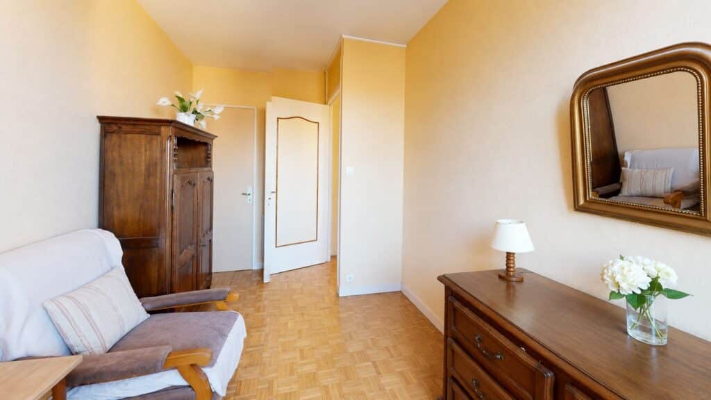 T3 DE 57M2 AVEC ASCENSEUR, BALCON ET CAVE- 19 RUE BAYARD