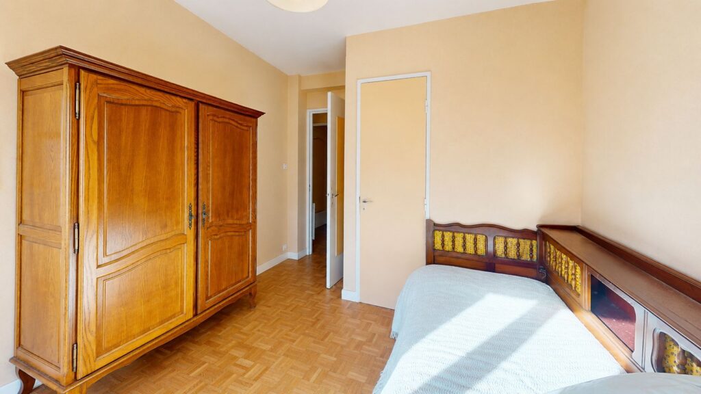 T3 DE 57M2 AVEC ASCENSEUR, BALCON ET CAVE- 19 RUE BAYARD