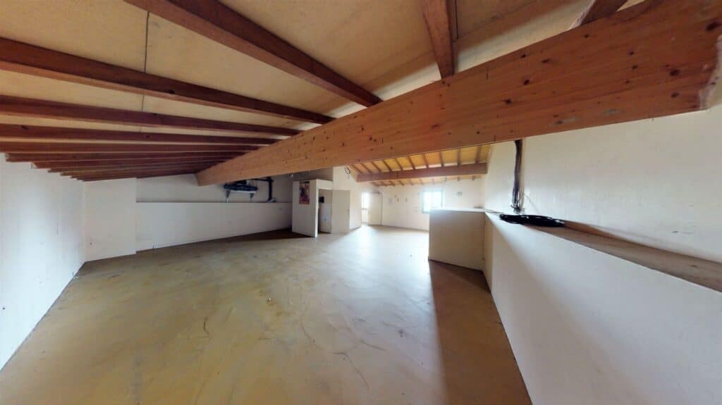 MUR A VENDRE - PLATEAU DE 342M2 AU CENTRE DE CASTELNAU D'ESTRETEFONDS A RENOVER