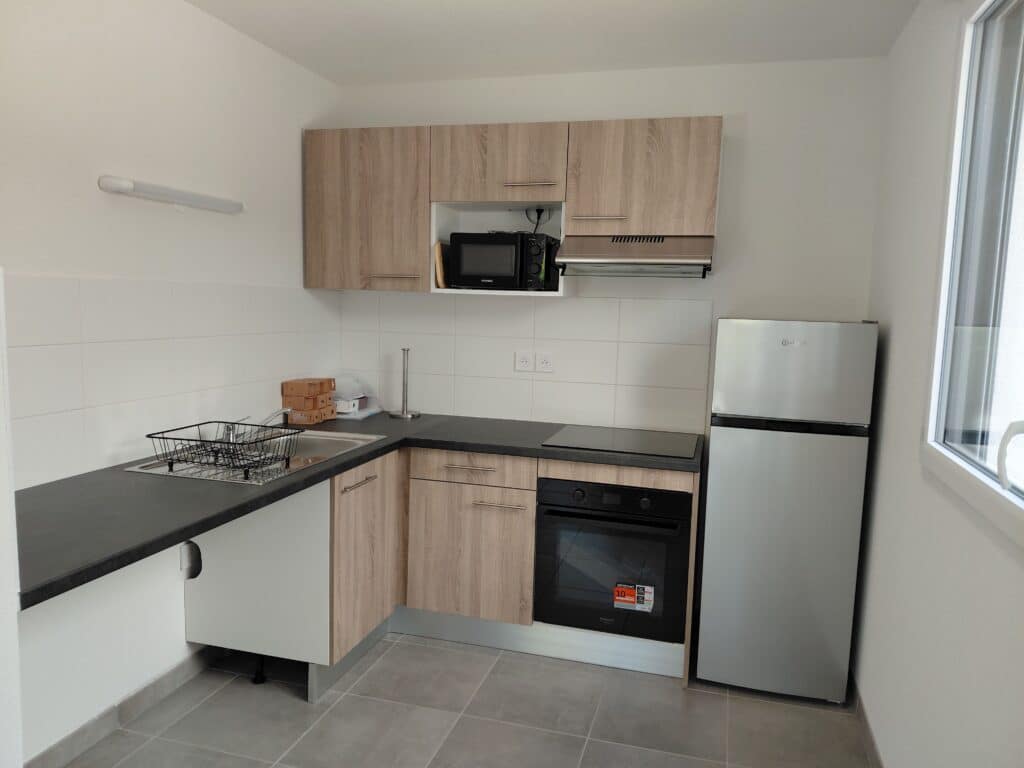 Maison T4 meublée de 81 m² À Louer sur EAUNES avec deux places de parking