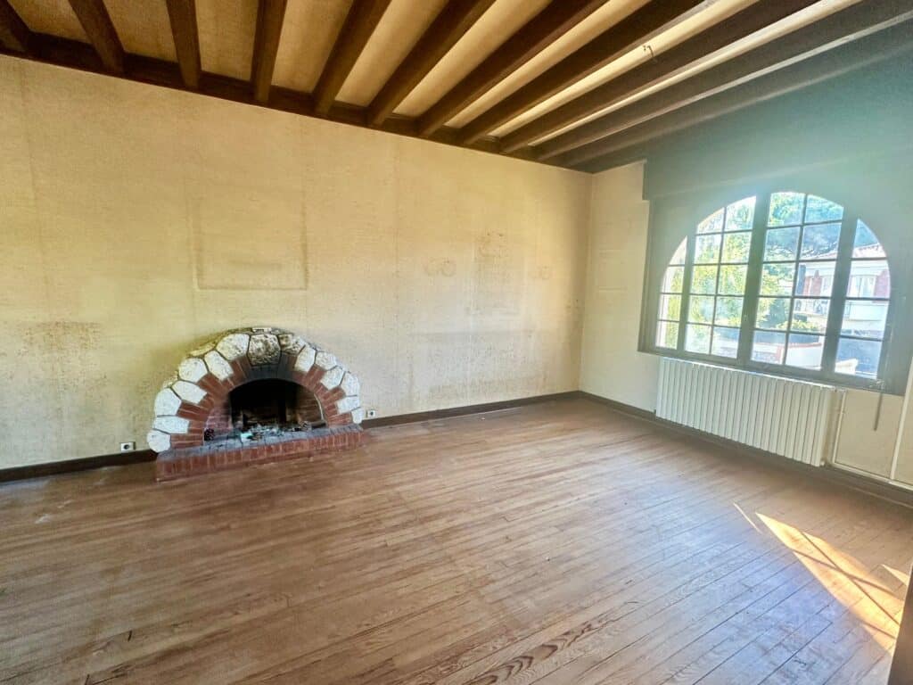 MAISON 4 PIECES - 3 CHAMBRES - JARDIN - DEPENDANCE - GARAGE A RENOVER