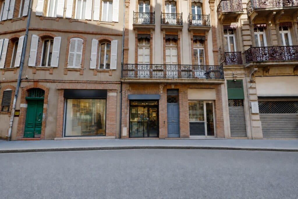 EXCLUSIVITÉ – MURS COMMERCIAUX À VENDRE AVEC SOUS SOL HYPER CENTRE TOULOUSE + CAVE