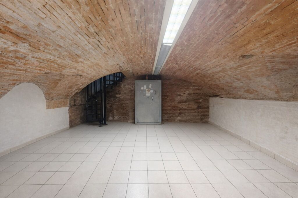 EXCLUSIVITÉ – MURS COMMERCIAUX À VENDRE AVEC SOUS SOL HYPER CENTRE TOULOUSE + CAVE