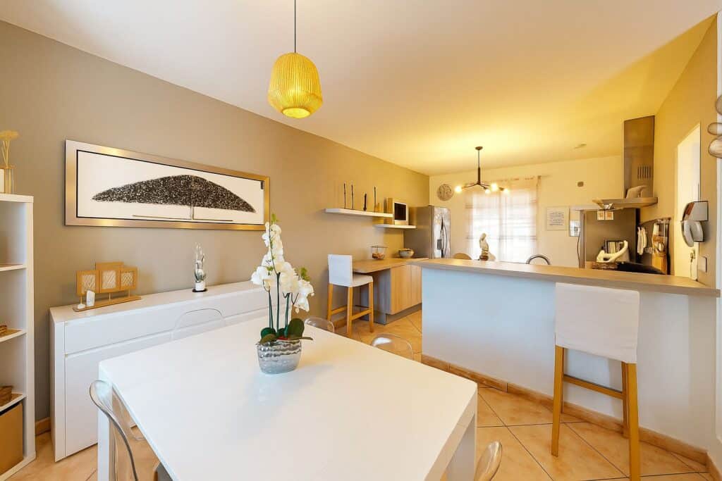 SUD CROIX DE PIERRE LYCEE GALLIENI Maison T6 avec studio attenant, garage jardin et piscine