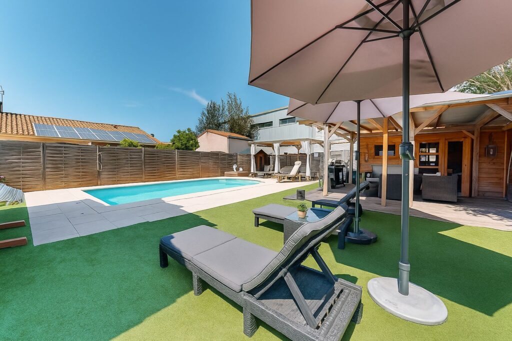 SUD CROIX DE PIERRE LYCEE GALLIENI Maison T6 avec studio attenant, garage jardin et piscine