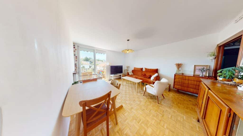 Appartement À Vendre T4 d'env. 70 m² avec balcon et loggia, cave