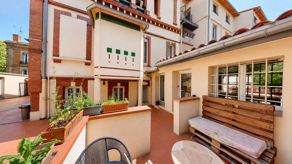 T2 CHALETS EN CHARTREUSE VENDU LIBRE ET MEUBLÉ + TERRASSE - DPE C