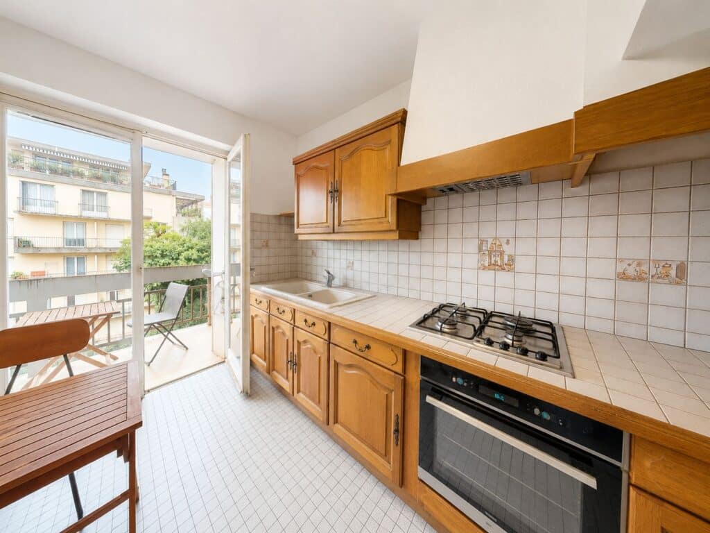 TOULOUSE – T2 TRAVERSANT AVEC DOUBLE BALCON ET CAVE