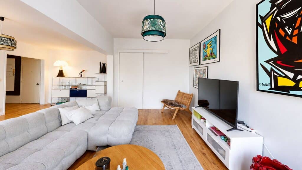 PONT DES DEMOISELLES – SUPERBE ANCIEN T4 TRANSFORMÉ EN GRAND T3 – BALCON – PARKING – CAVE – ASCENSEUR