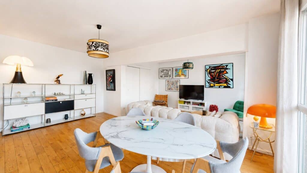 PONT DES DEMOISELLES – SUPERBE ANCIEN T4 TRANSFORMÉ EN GRAND T3 – BALCON – PARKING – CAVE – ASCENSEUR