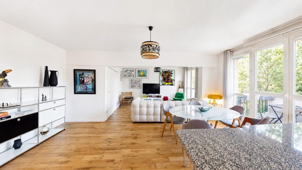 PONT DES DEMOISELLES – SUPERBE ANCIEN T4 TRANSFORMÉ EN GRAND T3 – BALCON – PARKING – CAVE – ASCENSEUR