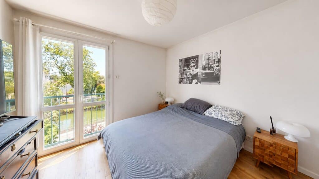 PONT DES DEMOISELLES – SUPERBE ANCIEN T4 TRANSFORMÉ EN GRAND T3 – BALCON – PARKING – CAVE – ASCENSEUR