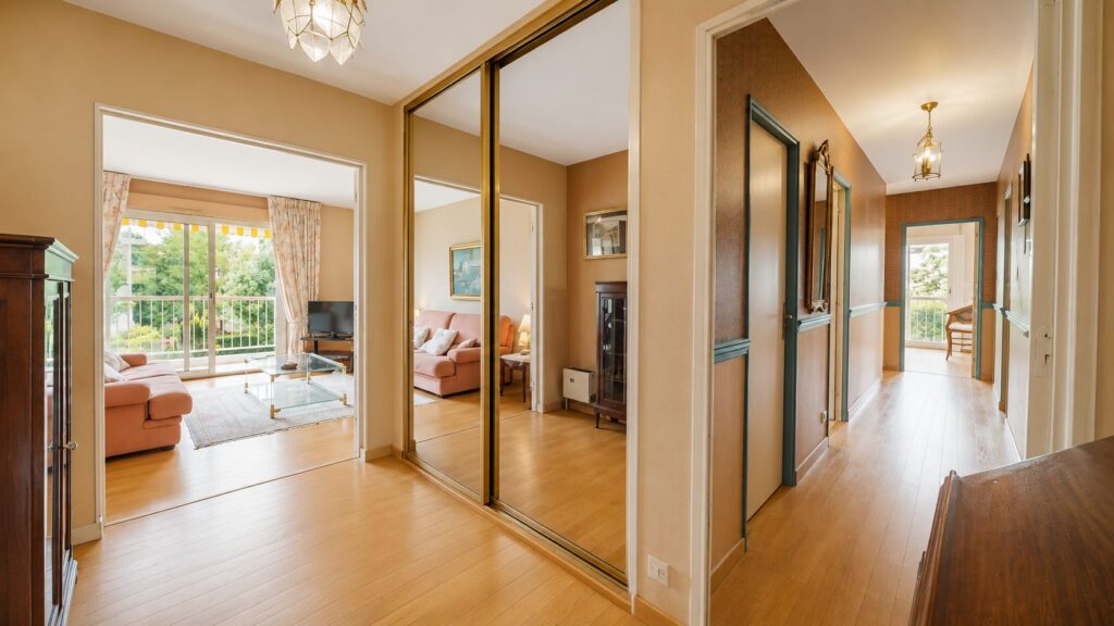 TOULOUSE ROSERAIE - 1ER ÉTAGE APPARTEMENT T5 DE 119 M² AVEC TERRASSE, PARKING ET CAVE