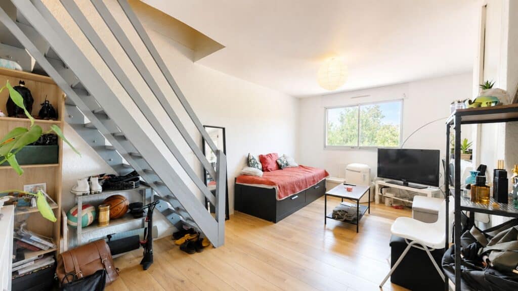 TOULOUSE 31400 Appartement T1 Bis duplex dernier étage avec parking sous-sol