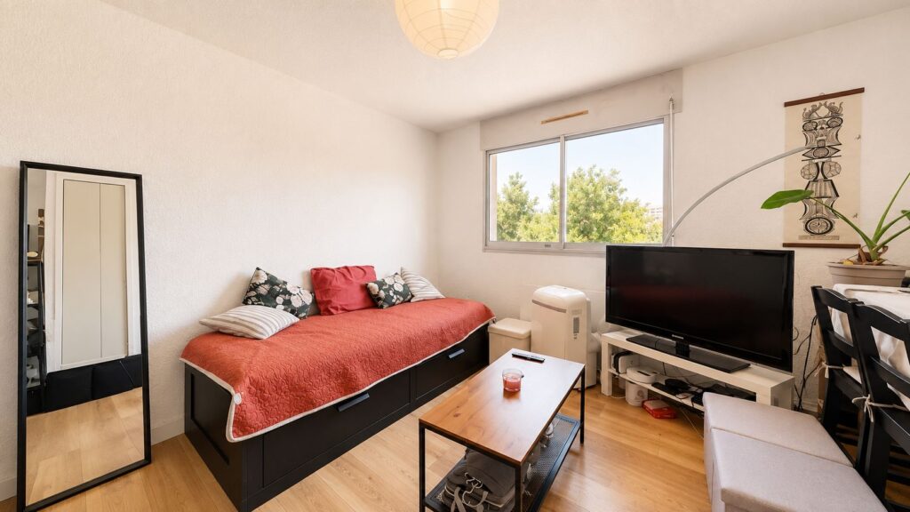 TOULOUSE 31400 Appartement T1 Bis duplex dernier étage avec parking sous-sol