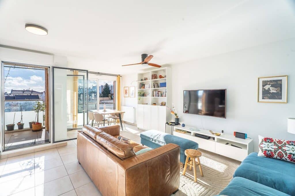 T4 contemporain avec terrasse et deux stationnements – Résidence récente au cœur de Guillaumet / CEAT
