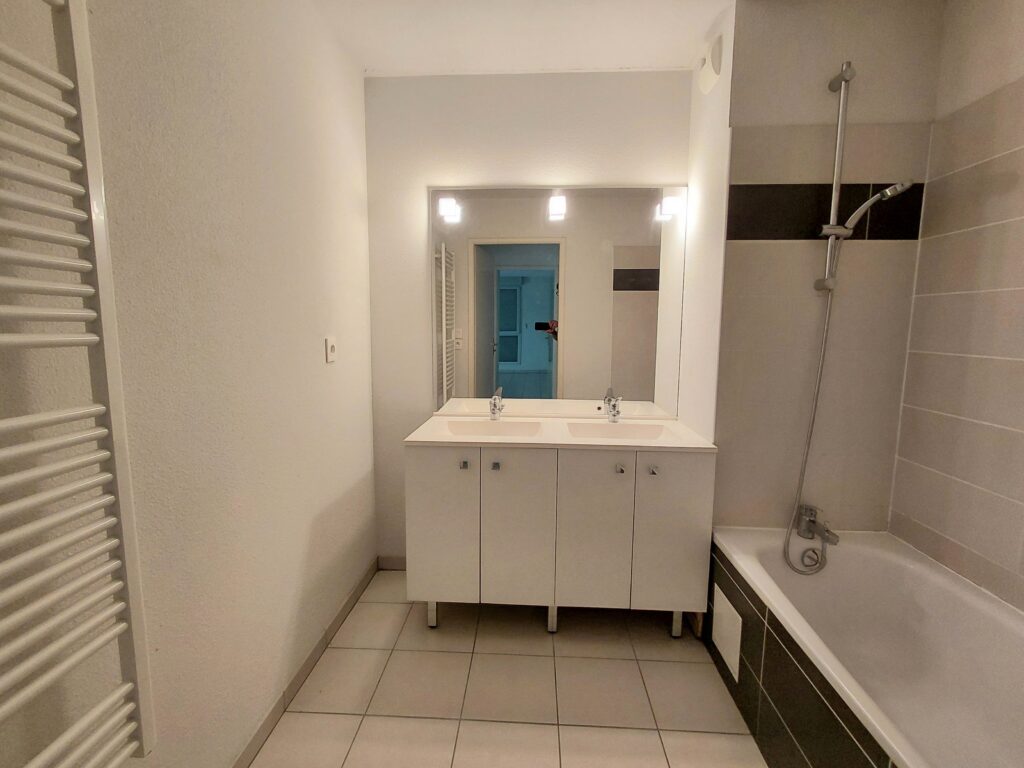 SAINT JEAN  à louer T3 de 59 m² avec parking double