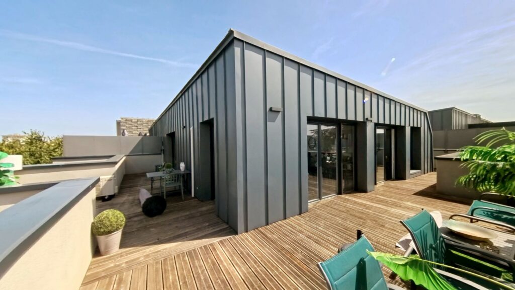 Appartement T4 112m2 À Vendre Esprit « maison sur le toit » au pied du métro Patte d’Oie terrasses 90m2
4 places de parking en s/sol