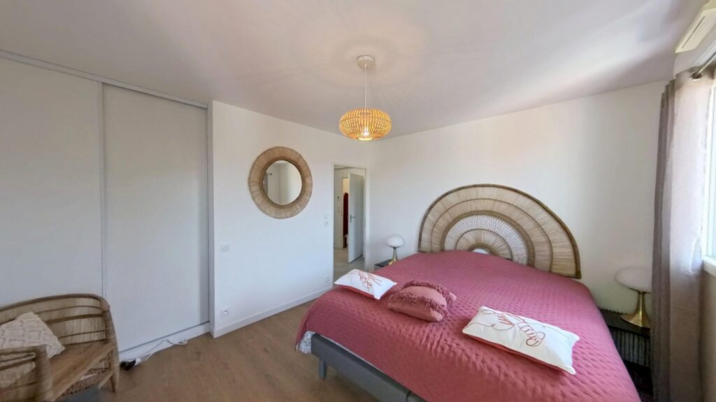 Appartement T4 112m2 À Vendre Esprit « maison sur le toit » au pied du métro Patte d’Oie terrasses 90m2
4 places de parking en s/sol