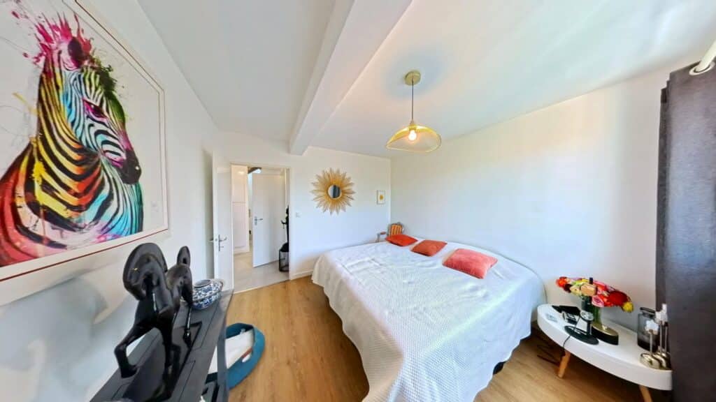 Appartement T4 112m2 À Vendre Esprit « maison sur le toit » au pied du métro Patte d’Oie terrasses 90m2
4 places de parking en s/sol
