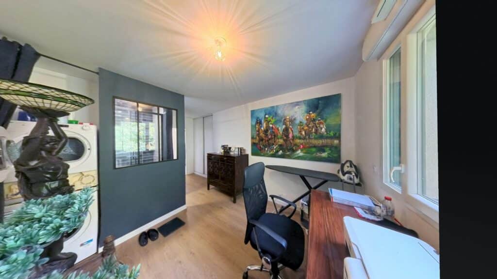 Appartement T4 112m2 À Vendre Esprit « maison sur le toit » au pied du métro Patte d’Oie terrasses 90m2
4 places de parking en s/sol