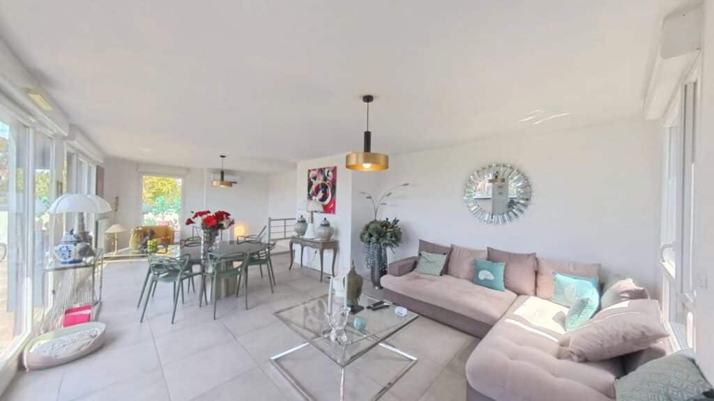 Appartement T4 112m2 À Vendre Esprit « maison sur le toit » au pied du métro Patte d’Oie terrasses 90m2
 2 places de parking en s/sol