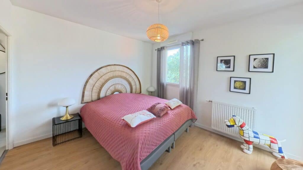 Appartement T4 112m2 À Vendre Esprit « maison sur le toit » au pied du métro Patte d’Oie terrasses 90m2
4 places de parking en s/sol