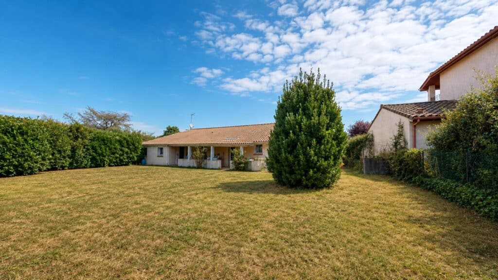SAINT-ALBAN – MAISON INDIVIDUELLE DE PLAIN-PIED – 3 CHAMBRES – GARAGE AVEC ROCHELLE – VERANDA - PARCELLE DE 617 M²