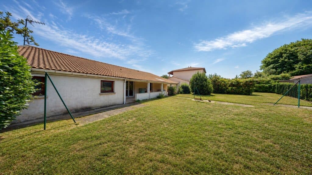 SAINT-ALBAN – MAISON INDIVIDUELLE DE PLAIN-PIED – 3 CHAMBRES – GARAGE AVEC ROCHELLE – VERANDA - PARCELLE DE 617 M²