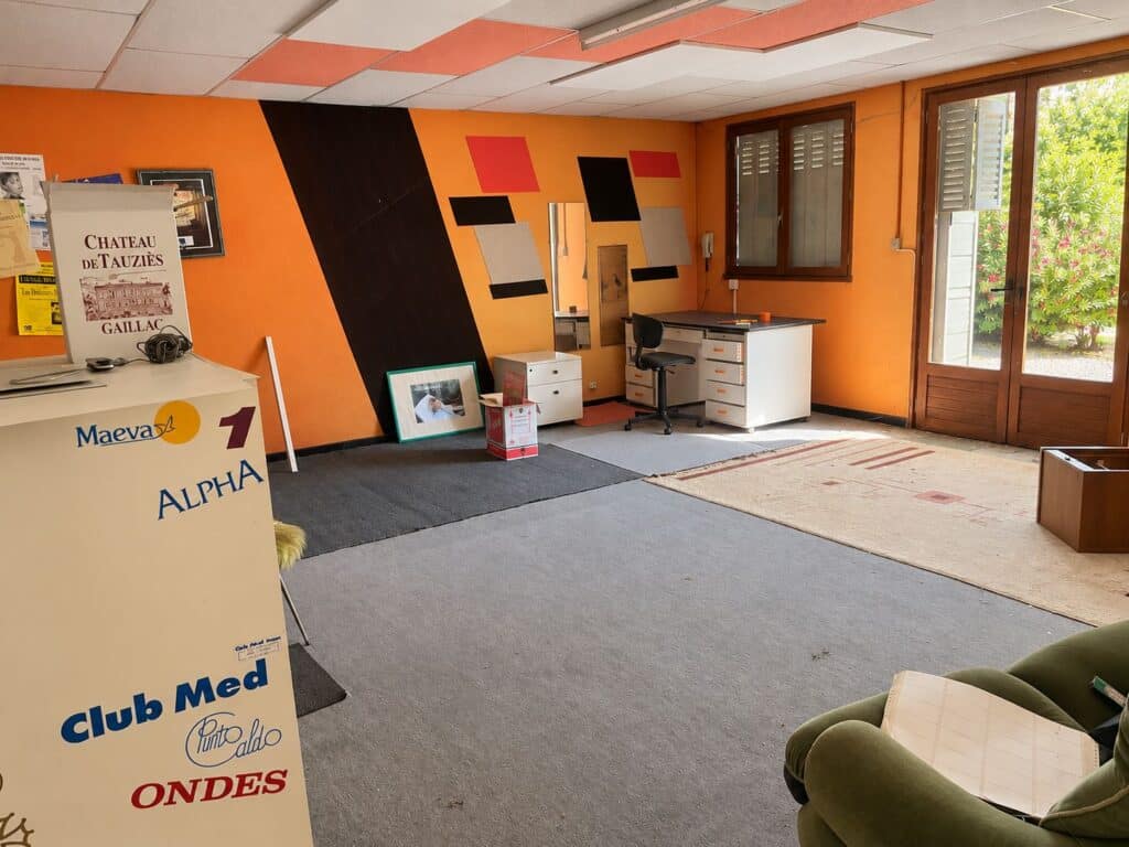 Dépendance de 90m² - ROSERAIE - Proche métro