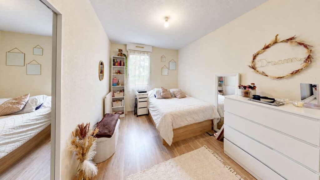 Appartement À Vendre T4 loué de 89 m² avec balcon, parking et cave