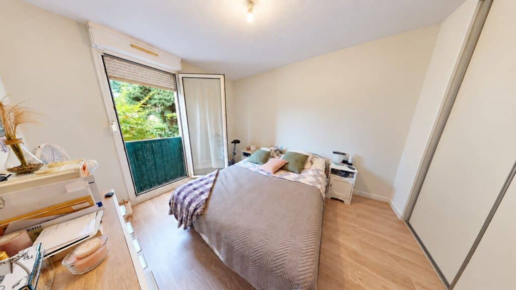Appartement À Vendre T4 loué de 89 m² avec balcon, parking et cave