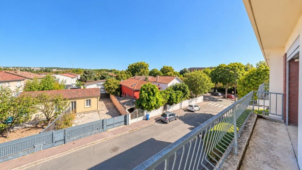 RARE SUR LE SECTEUR  Appartement T3 À Vendre Garage et Cave