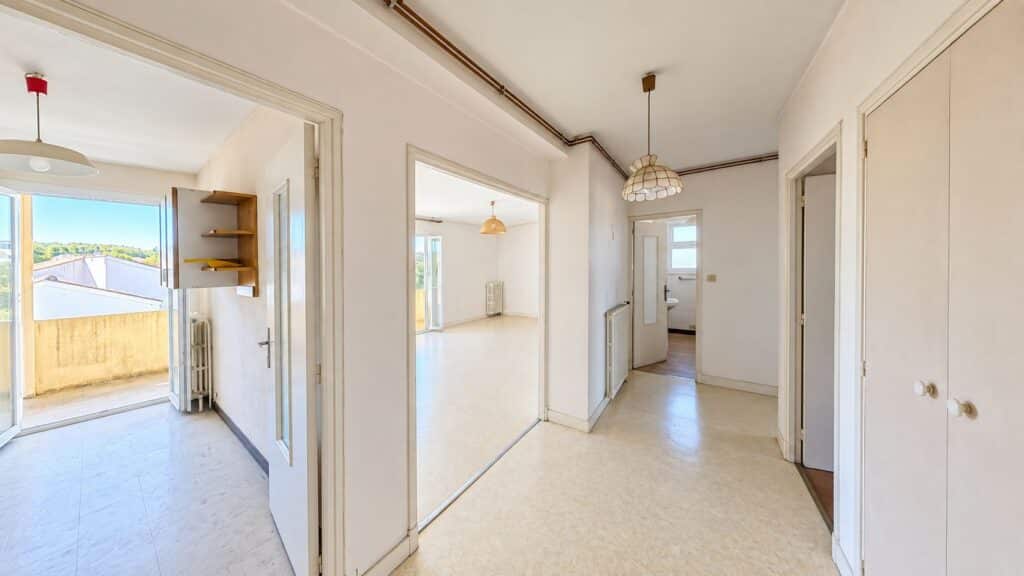 RARE SUR LE SECTEUR  Appartement T3 À Vendre Garage et Cave