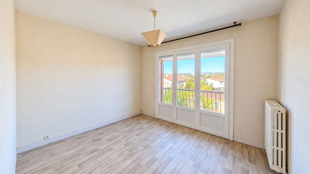 RARE SUR LE SECTEUR  Appartement T3 À Vendre Garage et Cave