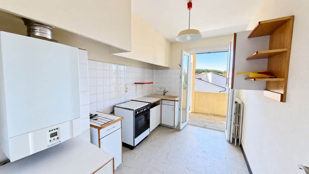 RARE SUR LE SECTEUR  Appartement T3 À Vendre Garage et Cave