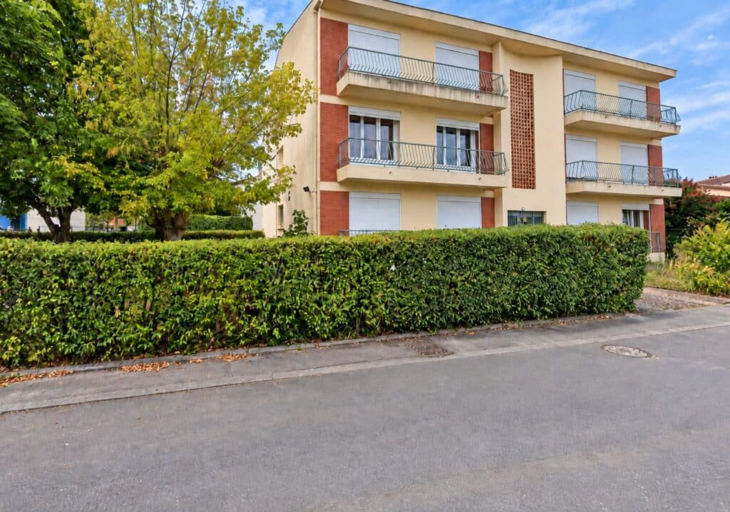 RARE SUR LE SECTEUR  Appartement T3 À Vendre Garage et Cave