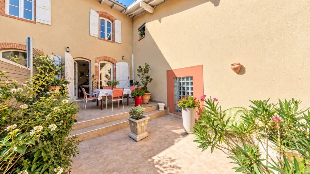 Appartement T3 110 m2 À Vendre MONTRABÉ – UN ESPRIT MAISON AU CŒUR DU VILLAGE