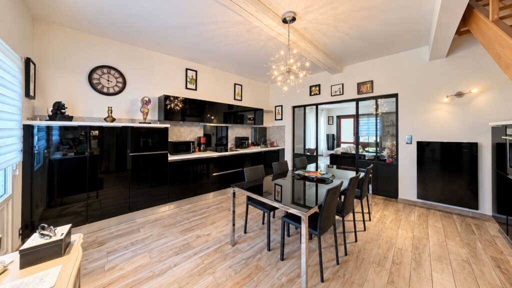 Appartement T3 110 m2 À Vendre MONTRABÉ – UN ESPRIT MAISON AU CŒUR DU VILLAGE