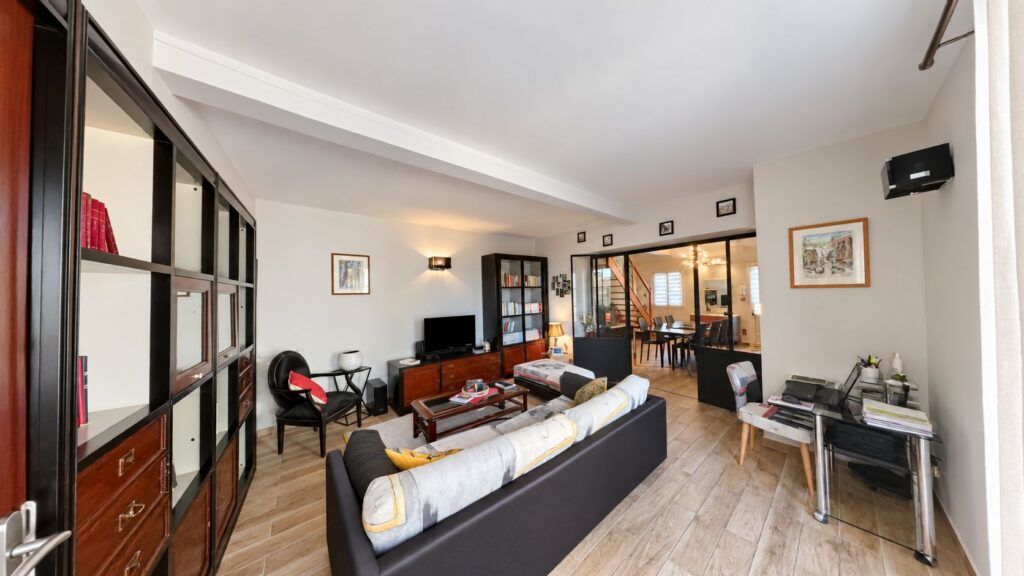 Appartement T3 110 m2 À Vendre MONTRABÉ – UN ESPRIT MAISON AU CŒUR DU VILLAGE